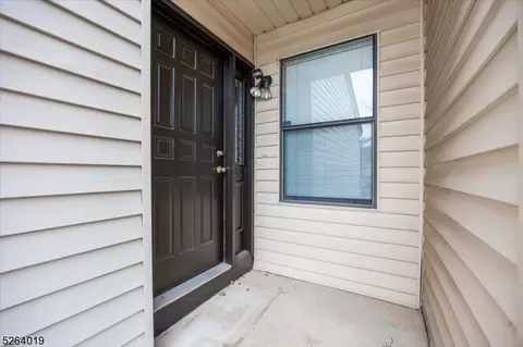 138 Locust Ct, Flemington, NJ 08822