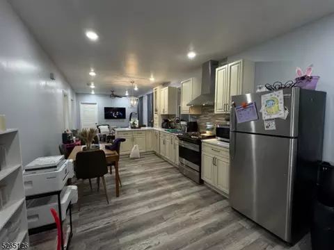 53 Center St, Clifton, NJ 07011