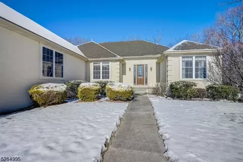 102 Whitetail Pass, Franklin, NJ 08322