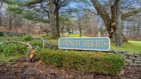 629 Stephanie Dr, North Caldwell, NJ 07006