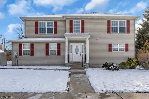23 Colby Ct, Belvidere, NJ 07823