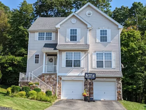15 Winding Hill Dr, Hackettstown, NJ 07840