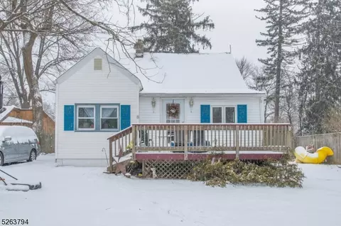 8 Pine St, Budd Lake, NJ 07828