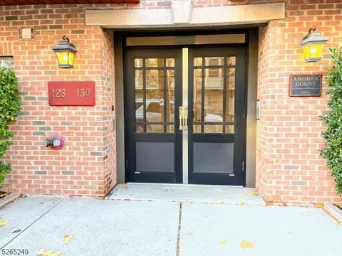 128-130 Jackson St #3B, Hoboken, NJ 07030