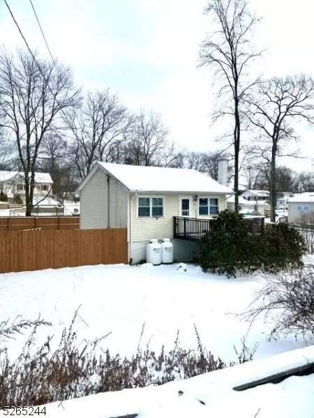 25 Tufts Trl, Hopatcong, NJ 07843