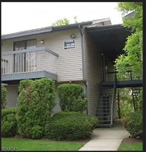 20 Delar Pkwy #20, Franklin Park, NJ 08823