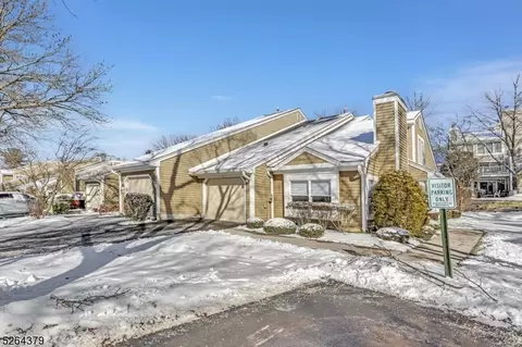 18 Exeter Rd, Bedminster, NJ 07921
