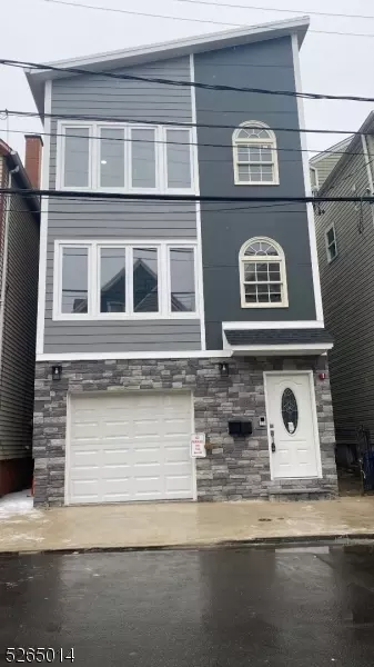 40 Read St, Newark, NJ 07105