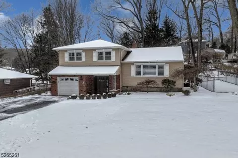 63 Kakeout Rd, Butler, NJ 07405