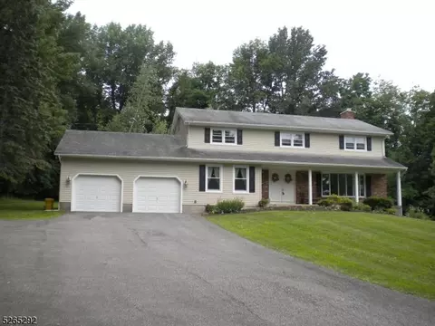 6 Butternut Dr, Vernon, NJ 07462