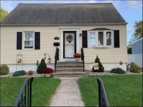 332 Roosevelt Ln, Kenilworth, NJ 07033