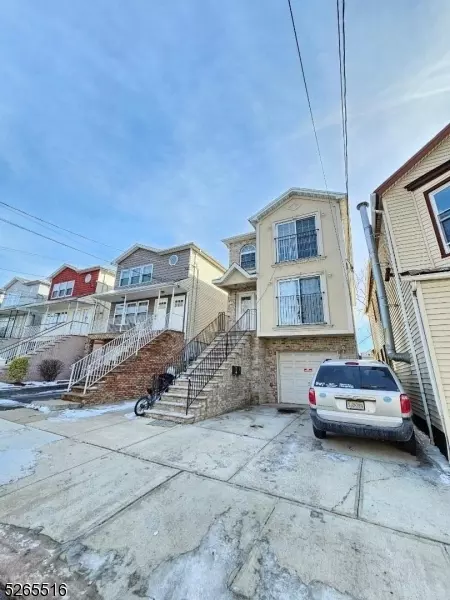 226 S 5th St, Elizabeth City, NJ 07206