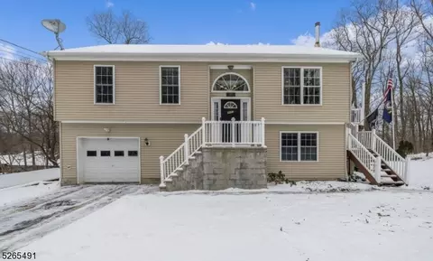 220 Wawayanda Rd, Vernon Twp, NJ 07422