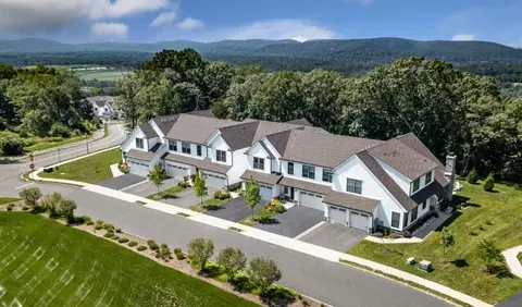 11 Bellflower Ct, Hackettstown, NJ 07840