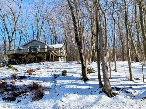371 E Shore Trl, Sparta, NJ 07871