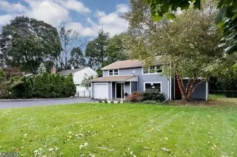 1 Salrit Ave, Waldwick, NJ 07463