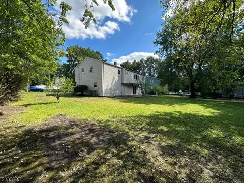 10 Evergreen Dr, Lincoln Park, NJ 07035