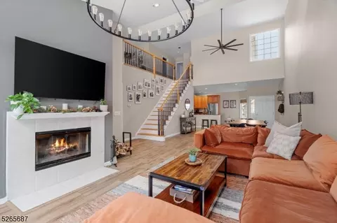 12 Havenhill Rd, Hamburg, NJ 07419