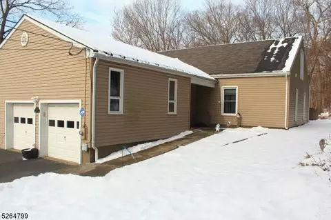 148 Conklintown Rd, Ringwood, NJ 07456