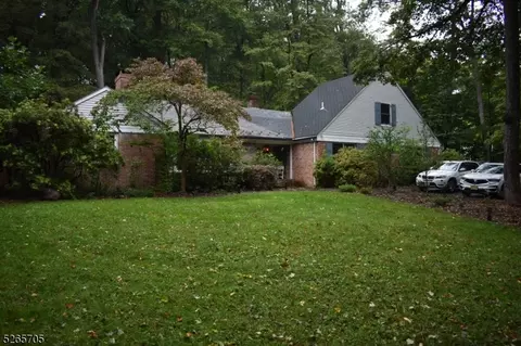 39 Gravel Hill Rd, Kinnelon, NJ 07405