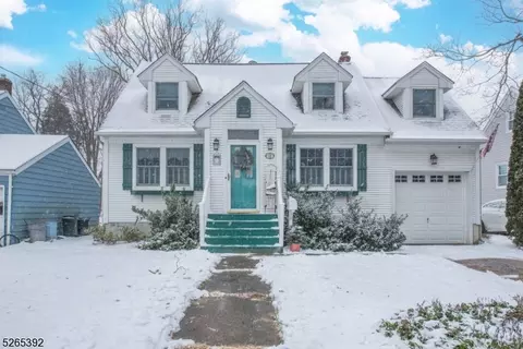 32 Mandeville St, Pompton Lakes, NJ 07442