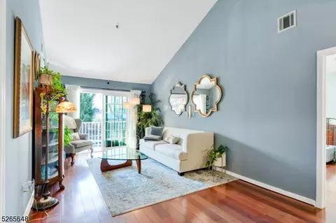 188 Cambridge Ct, Clifton, NJ 07014