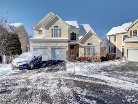 328 Winding Hill Dr, Hackettstown, NJ 07840