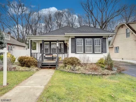 66 Pleasant Ave, Edison, NJ 08837