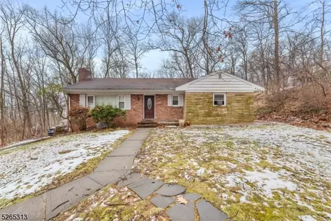 35 Mountain Dr, Watchung, NJ 07069