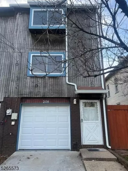 208 Seaman St, New Brunswick, NJ 08901
