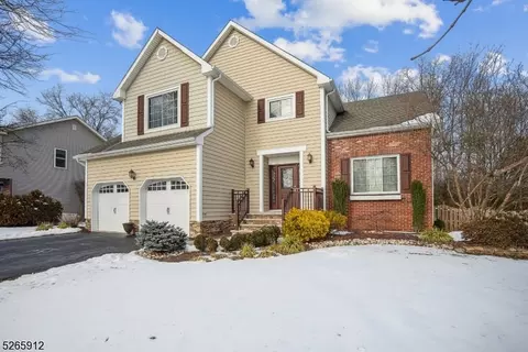18 Peterson Rd, Hillsborough, NJ 08844