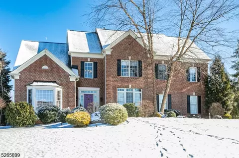 64 Ridge Rd, Green Brook, NJ 08812