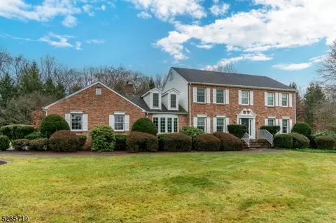 8 Edna Horn Dr, Stockton, NJ 08559