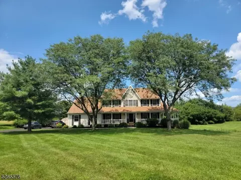 1 Nashaway Dr, Raritan Twp, NJ 08551