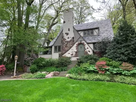 54 Baltusrol Way, Millburn Twp, NJ 07078
