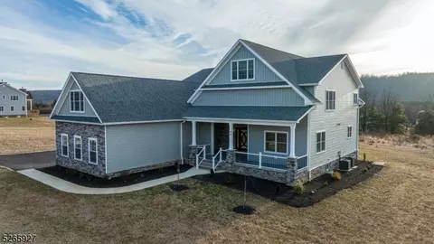 44 Brantwood Ter, Hackettstown, NJ 07840