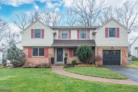 10 Homestead Ter, Scotch Plains, NJ 07076