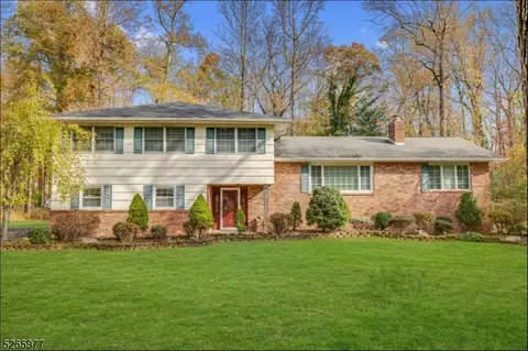 1263 Sunnyfield Ln, Scotch Plains, NJ 07076