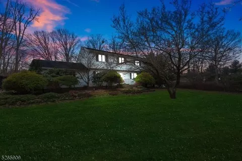 27 Mary Lynn Ln, Somerville, NJ 08876