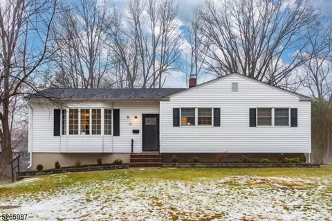 33 Campbell Ln, Berkeley Heights, NJ 07922
