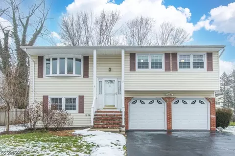 11 Sherman Pl, Mount Olive, NJ 07836
