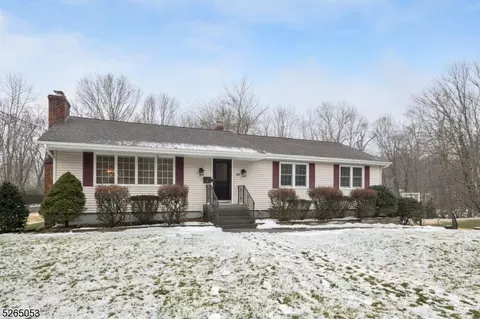 92 Elbrook Dr, Allendale, NJ 07401