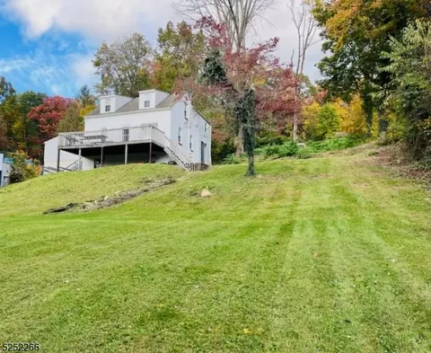 68 Lakeside Dr, Liberty Twp, NJ 07823