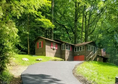 389 Springbrook Trl, Sparta, NJ 07871