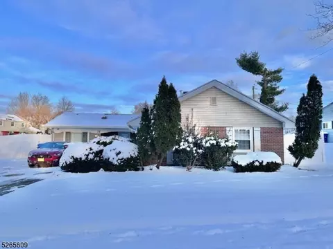 78 Plumtree Ln, Willingboro, NJ 08046