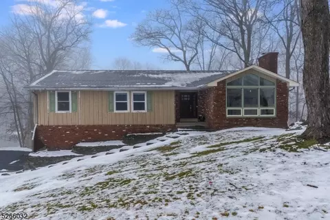 176 Alpine Trl, Sparta, NJ 07871