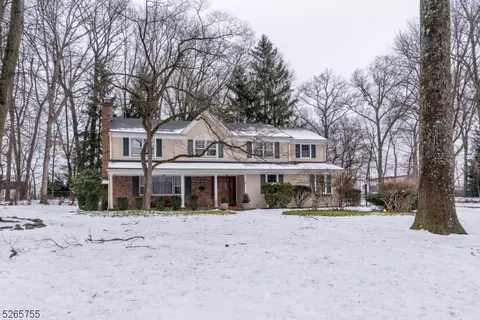 5 Elbrook Dr, Allendale, NJ 07401