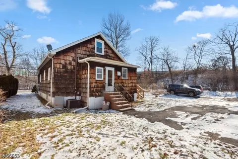233 S Michigan Ave, Kenilworth, NJ 07033