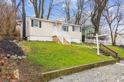 35 Orchard Dr, Vernon, NJ 07462