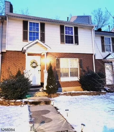 4 Dandridge Dr, Newark, NJ 07108